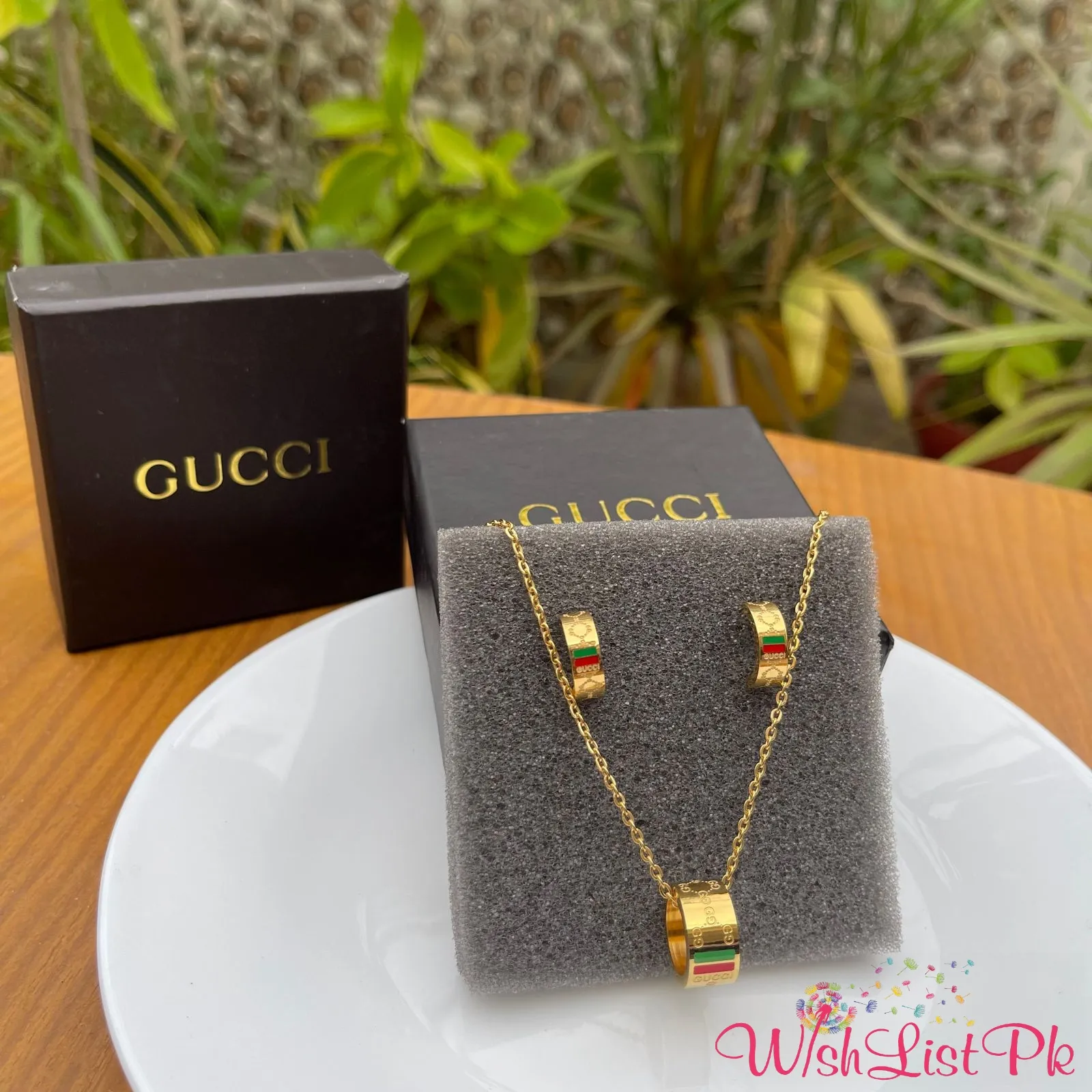 Gucci pendent set