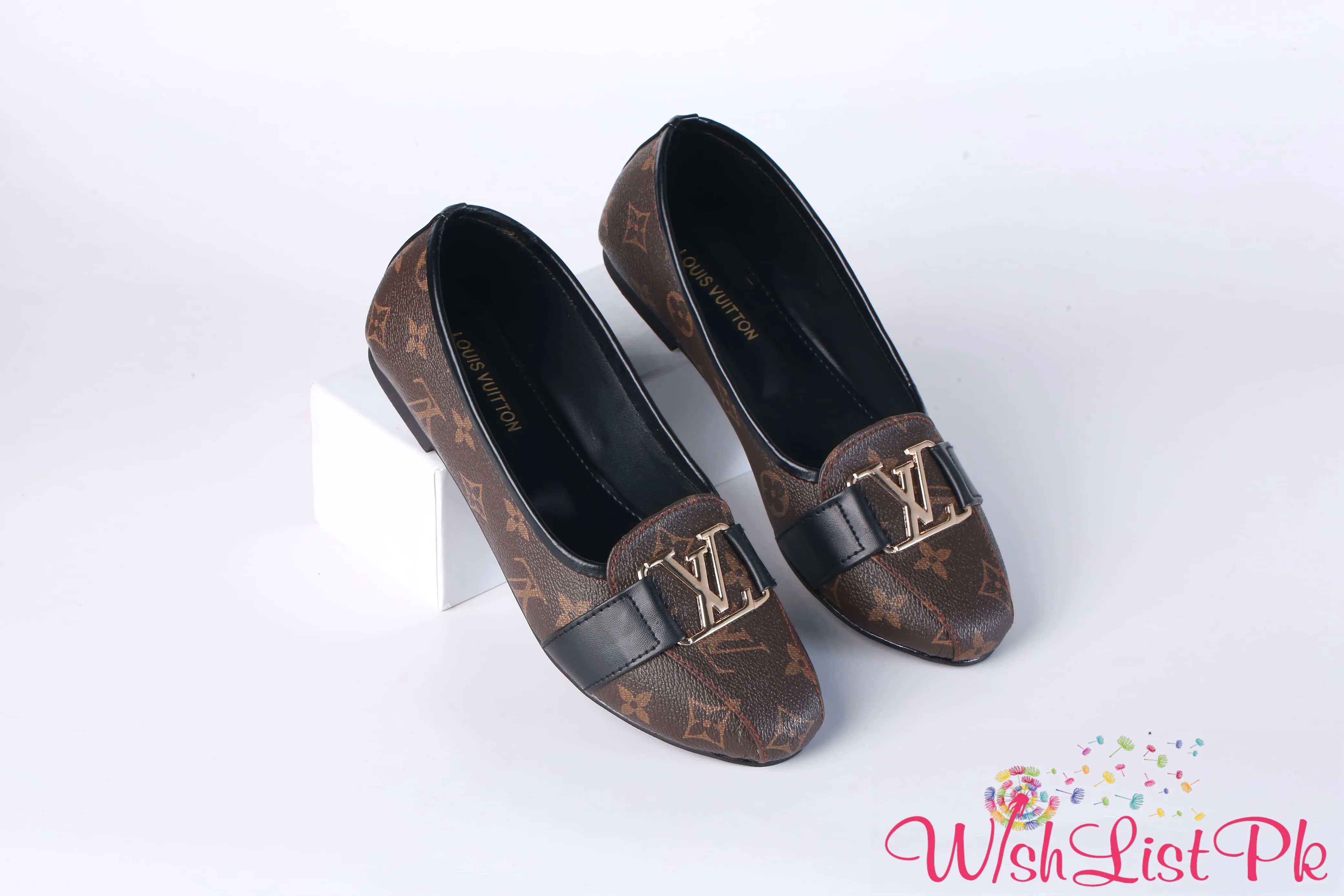 LOUIS VUITTON FLAT PUMPS